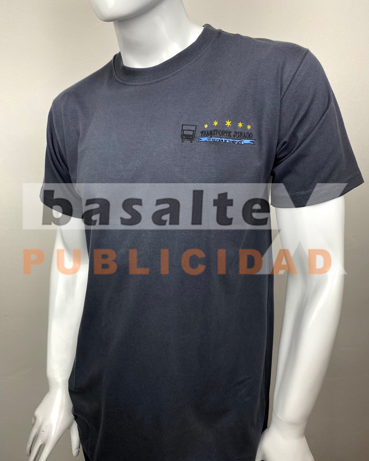 Uniforme corporativo terminado, listo para entrega